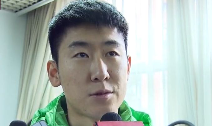 比赛开打后双方迅速进入状态比分紧咬，深圳内外开花一度占优，但福建双外援杰曼和约瑟夫-杨轮番发力，率队末段实现反超，首节结束时福建领先2分，次节回来，顾全里突外投单节独得10分，深圳迅速夺回优势，中段深圳继续发力拉开比分，但福建及时复苏回敬8-0小高潮，半场战罢，深圳领先1分。